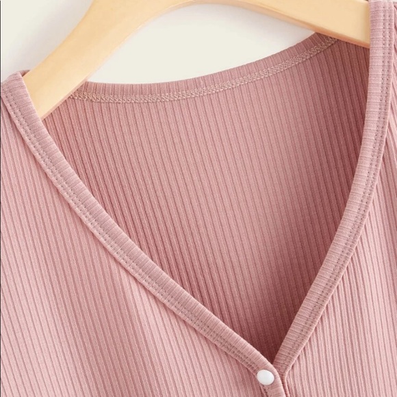 Button up V-neck Ribbed Tee - Picture 4 of 4